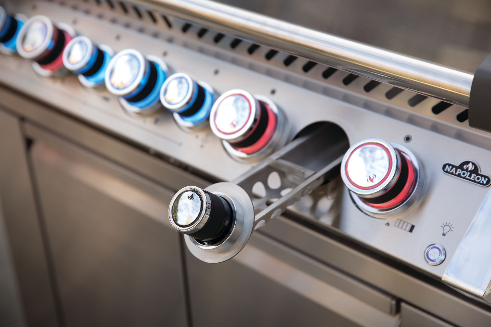 Napoleon: Prestige PRO™ 665 RSIB Gas Grills with Infrared Rear & Side Burners - Stainless Steel - Image 17