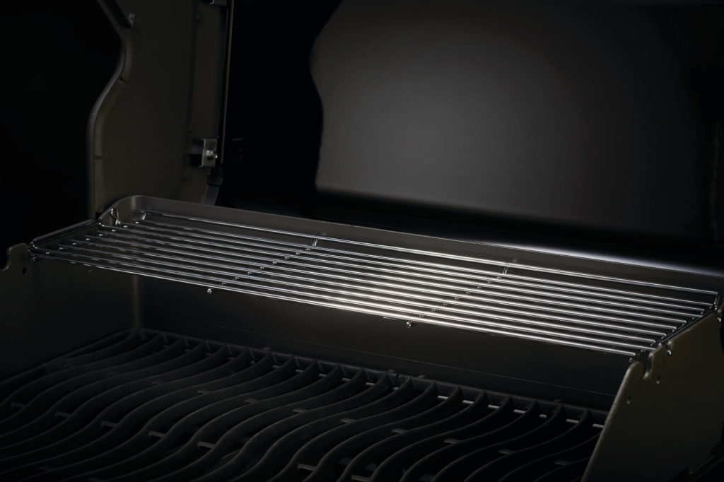 Napoleon Rogue® 425 3-Burner Black/Stainless Steel Freestanding Natural Gas Grill | Ferrari's Appliance | Naugatuck And Newington, CT