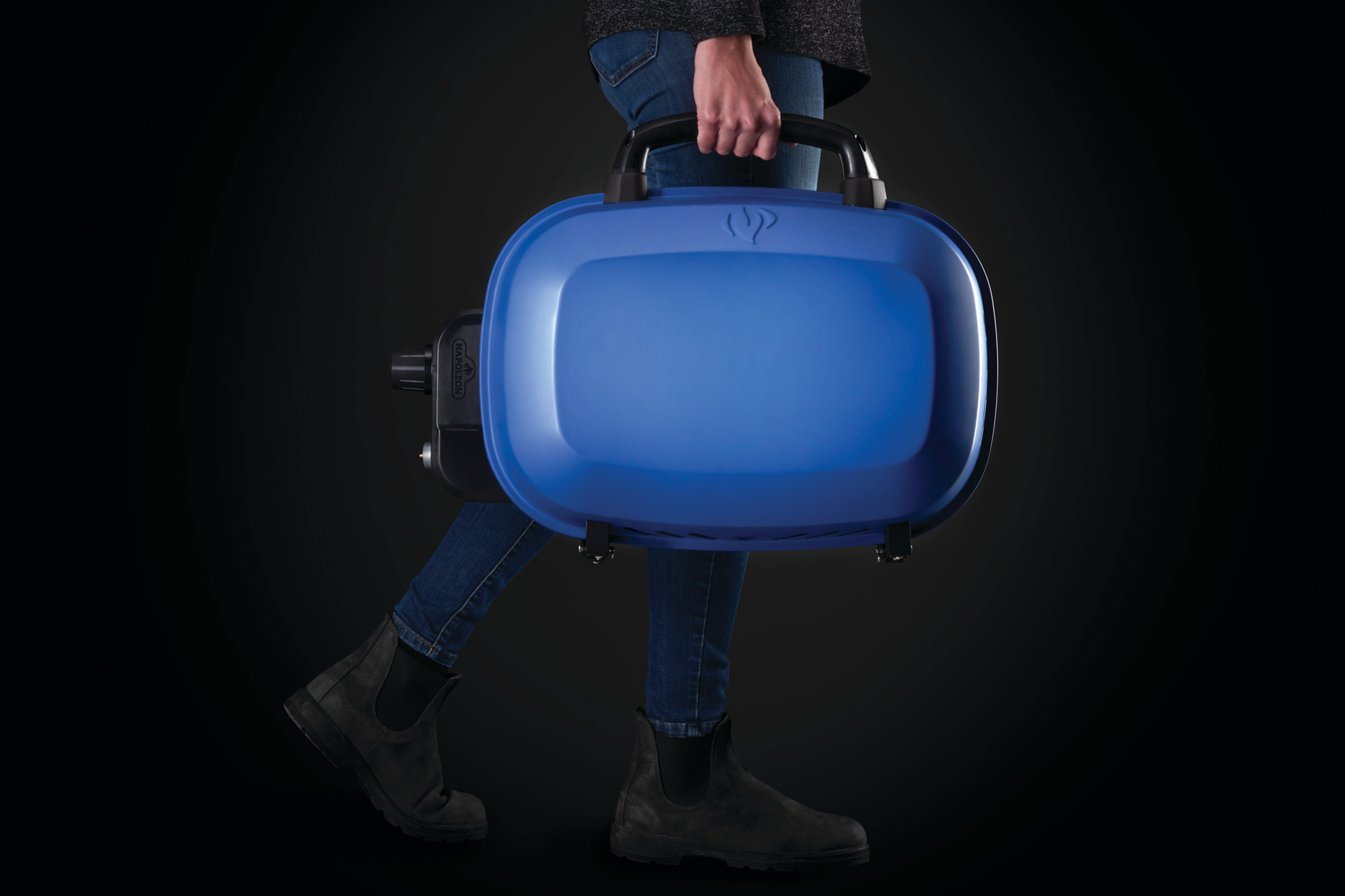 Napoleon TravelQ™ 240 Portable Gas Grill Features - Lightweight & Easy to Carry