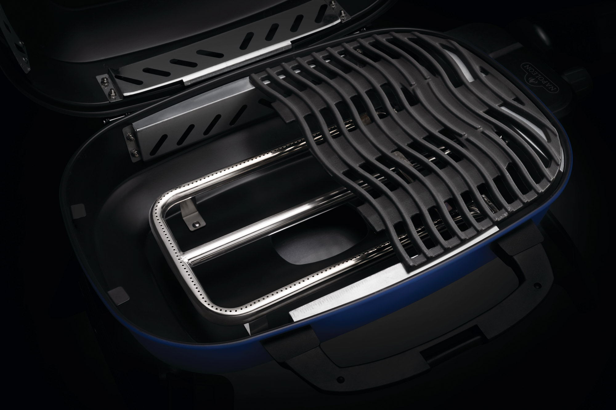 Napoleon TravelQ™ 240 Portable Gas Grill Features - Stainless Steel Rectangular Burner with Grid