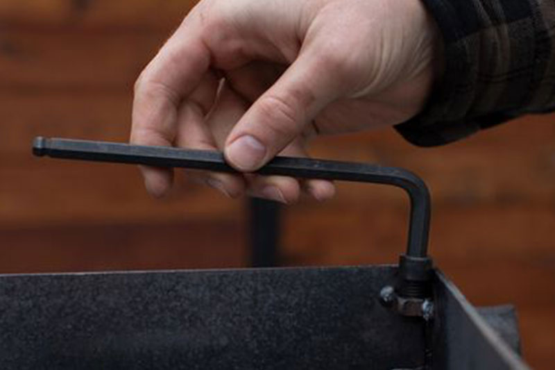 Camp Chef 6-Burner Flat Top 900 Grill and Griddle Features - Griddle & Leg Levelers