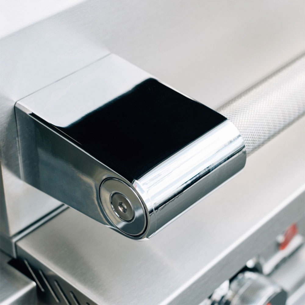 True Flame E Series Stainless Steel Gas Grill Feature - Knurled Heat Resistant Handle